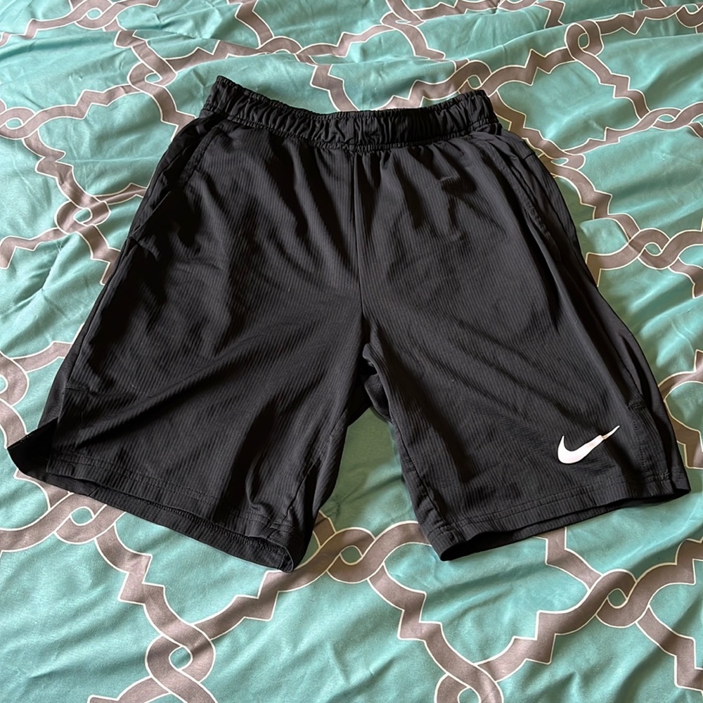 Men’s small Nike shorts